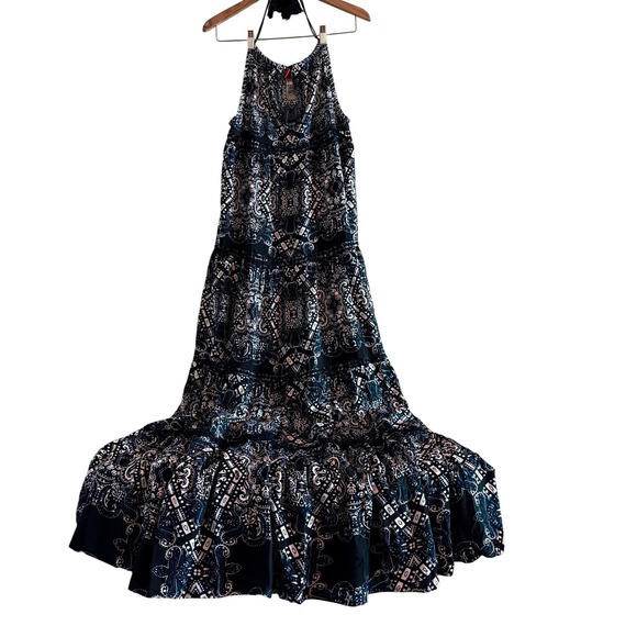 Red Carter Dresses & Skirts - Red Carter Black Navy Paisley Tiered Halter Maxi Dress with Pockets XS